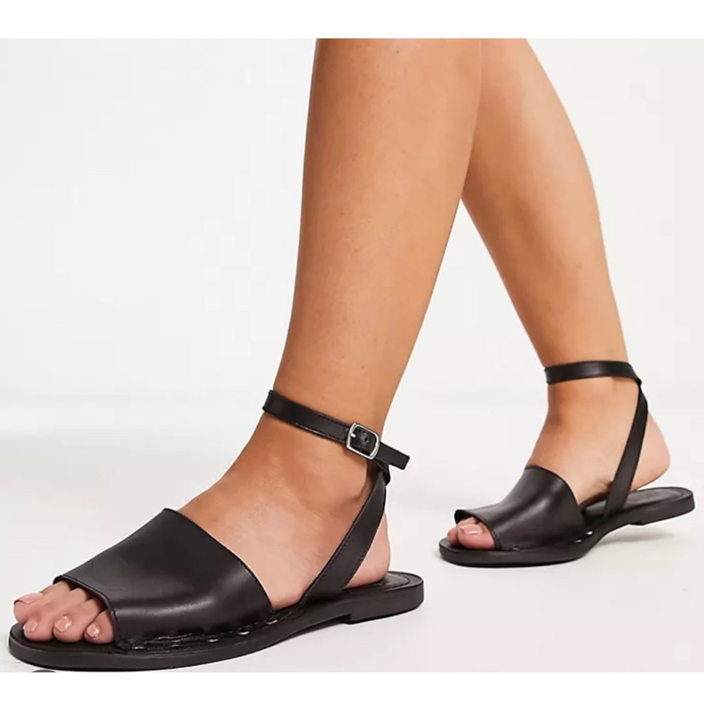 NEW/NEVER WORN ASOS DESIGN BLACK FARAH LEATHER STUDDED FLAT SANDALS US10